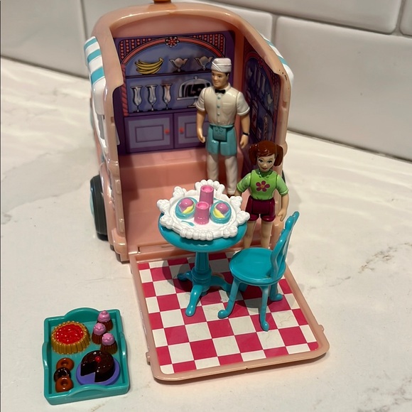 COPY - Fisher Price Sweet Streets - Ice Cream Truck, Carousel, Horse and Carria… - Picture 3 of 8
